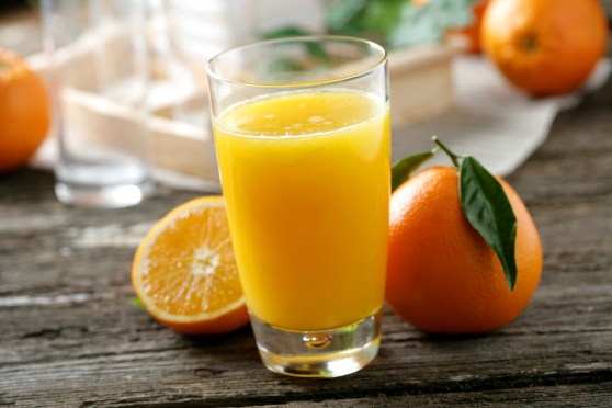 food;juices;oranges;drinks;fruits;cut;cut;opened;opened;leaves;glasses;glass;halves;halves